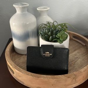Coach Medium Corner Wallet